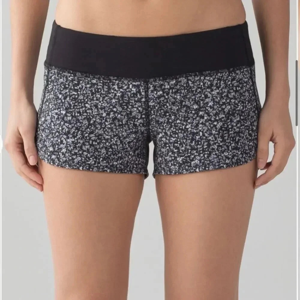 Lululemon Speed Shorts Black & White Daisy Dust size 8